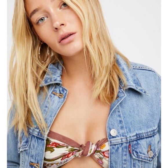 Levi’s Denim Ex-Boyfriend Trucker Jean Jacket - Picture 2 of 8